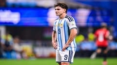 RFEF mở điều tra Barcelona vì vi phạm quy định tiếp cận Julián Álvarez, có khả năng bị xử phạt đóng sân, trừ điểm, cấm đăng ký cầu thủ