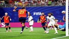 Tây Ban Nha thắng 4-0 trước Ả Rập Saudi, lên đầu bảng H; Yamal ghi bàn đầu tiên World Cup, Oyarzabal tạo hai kiến tạo và dội cột dọc