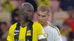 Pereira kể chuyện Ronaldo liếc trộm giấy: "Cậu ấy hỏi tôi: 'Các cậu định đá thế này à?' — Tôi bảo: 'Đúng