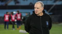 Nhà báo: Bielsa phê bình các trụ cột Uruguay vì để ông phải gánh vác một mình