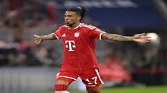 Lần đầu lập hat-trick cấp CLB! Olise ghi 10 bàn sút xa cho Bayern, chỉ kém Mbappé cùng kỳ