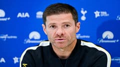 Chelsea có 41 cầu thủ, trong đó 12 tiền đạo và 16 hậu vệ; hợp đồng Henderson chưa công bố