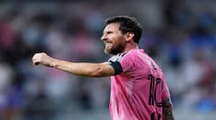 Messi chỉ còn kém kỷ lục 1 bàn đá phạt