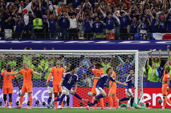 Hai lần gỡ hòa! Nhật Bản cầm hòa Hà Lan 2-2, Virgil van Dijk ghi bàn đầu tiên trong sự nghiệp World Cup