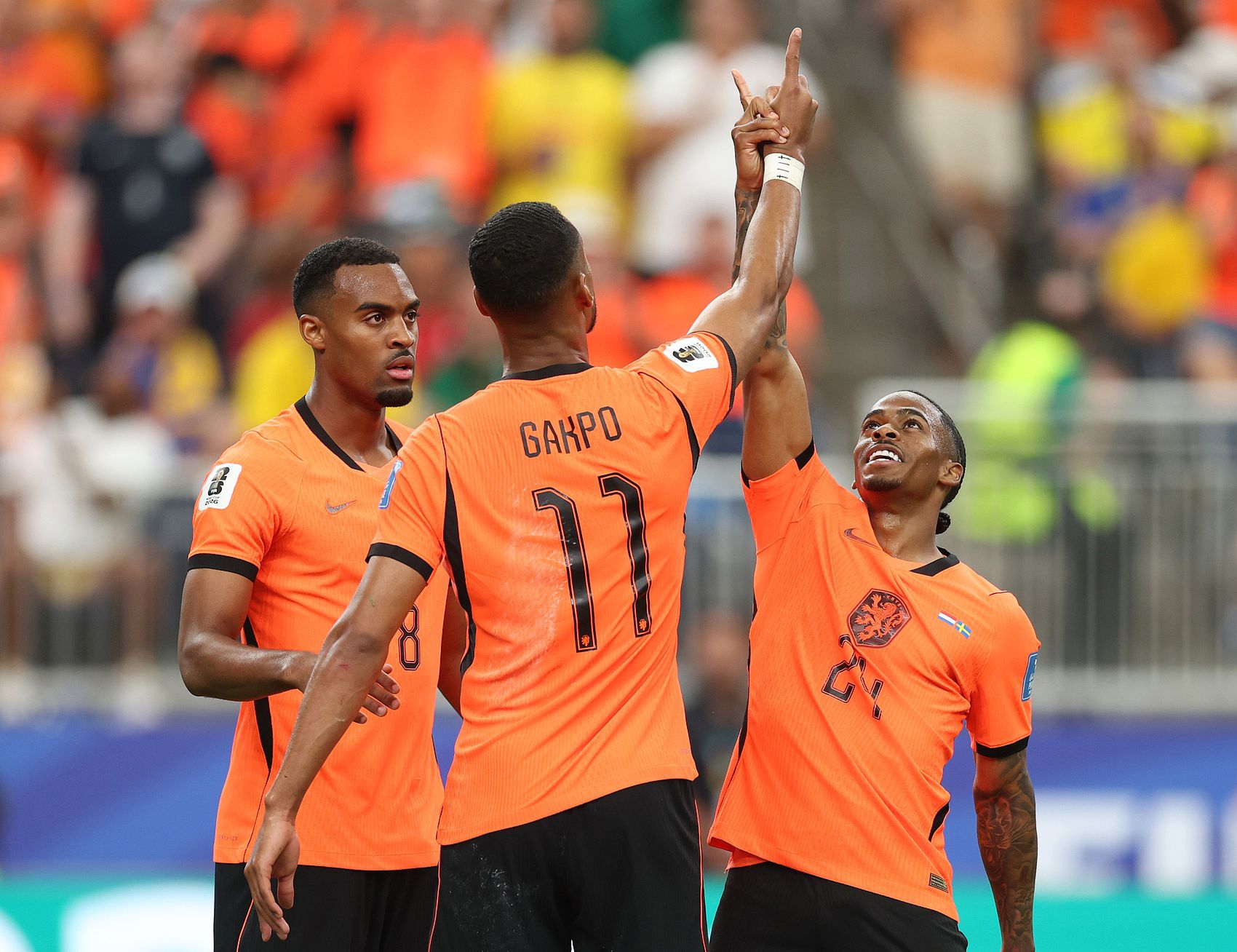 Lần thứ hai trong lịch sử World Cup, một đội bóng có một cầu thủ ghi hai bàn, một cầu thủ kiến ​​tạo hai bàn, và một cầu thủ khác ghi một bàn và kiến ​​tạo một bàn trong vòng 50 phút đầu tiên