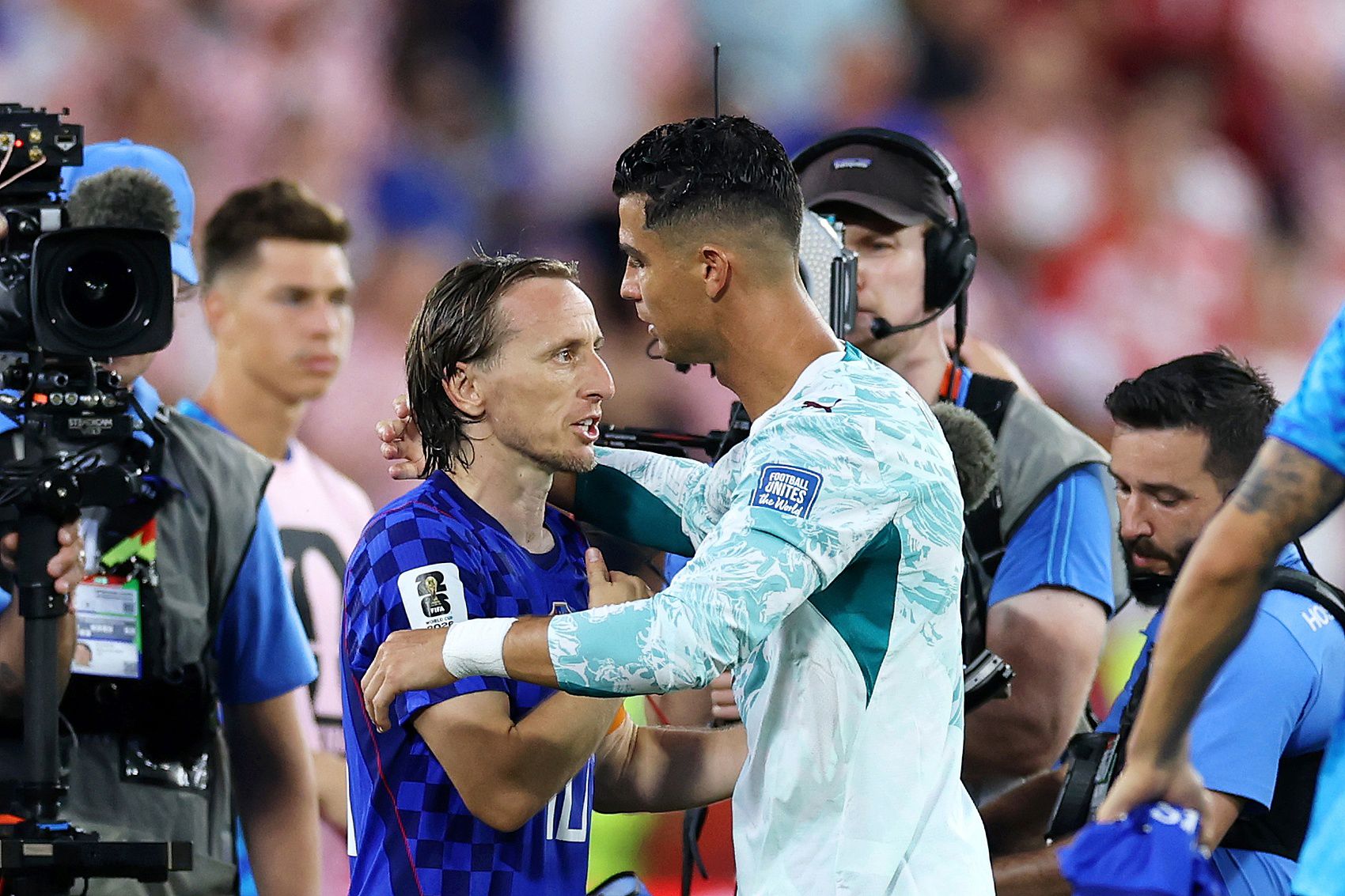 Một thất bại đầy kịch tính sau màn lội ngược dòng! Modric đã đối đầu với Ronaldo 11 lần, với 2 trận hòa và 9 trận thua, chưa từng thắng Một thất bại đầy kịch tính sau màn lội ngược dòng! Modric đã đối đầu với Ronaldo 11 lần, với 2 trận hòa và 9 trận thua, chưa từng thắng