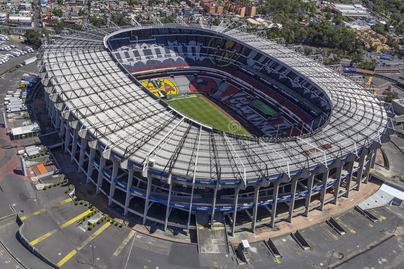 Cảnh sát Mexico thu giữ 59 thiết bị nổ trong các cuộc biểu tình trước thềm World Cup.