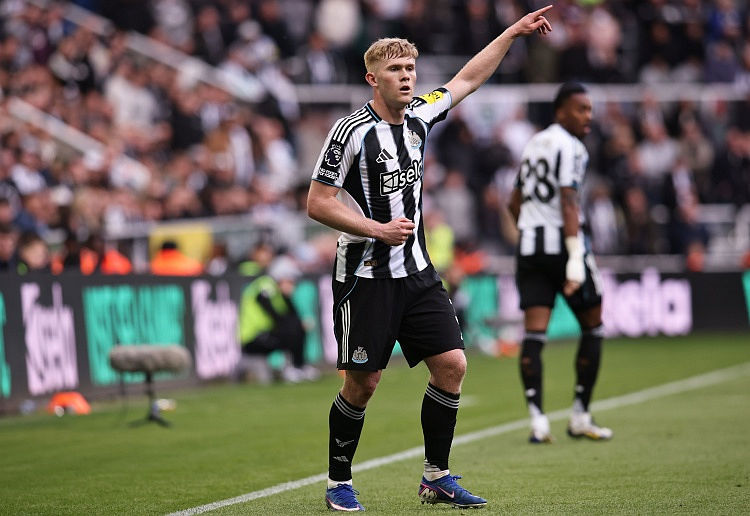 Không bán! Truyền thông Anh: Newcastle kiên quyết không để Hall ra đi trong mùa hè này Không bán! Truyền thông Anh: Newcastle kiên quyết không để Hall ra đi trong mùa hè này