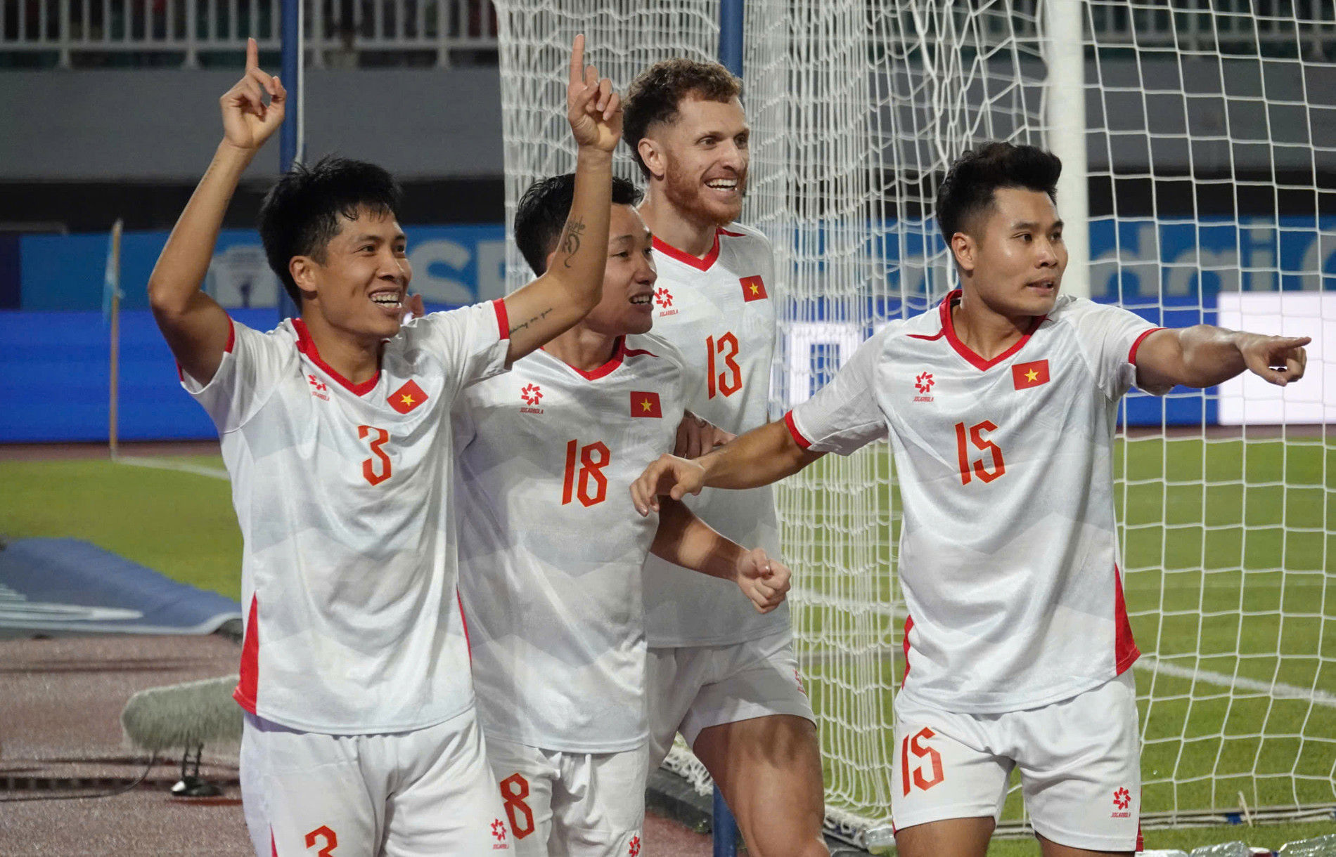 3-0! Việt Nam thắng đậm Indonesia 3-0! Việt Nam thắng đậm Indonesia