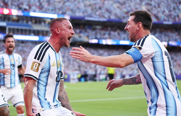 Argentina 3-1 Thụy Sĩ | Embolo nhận thẻ vàng thứ 2 vì ăn vạ, nhà ĐKVĐ chật vật vào bán kết Argentina 3-1 Thụy Sĩ | Embolo nhận thẻ vàng thứ 2 vì ăn vạ, nhà ĐKVĐ chật vật vào bán kết