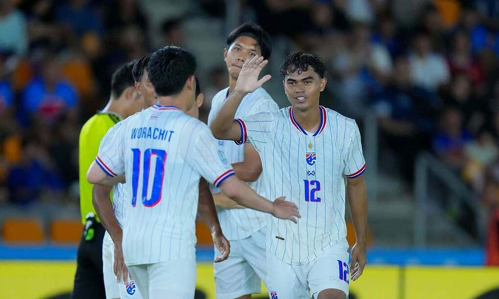 Thái Lan vượt Trung Quốc trên BXH FIFA sau 22 năm, giữ vững ngôi số một Đông Nam Á Thái Lan vượt Trung Quốc trên BXH FIFA sau 22 năm, giữ vững ngôi số một Đông Nam Á