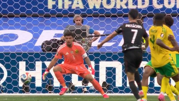 Canada đánh bại Nam Phi 1-0 để tiến vào vòng 16 đội. Canada đánh bại Nam Phi 1-0 để tiến vào vòng 16 đội.