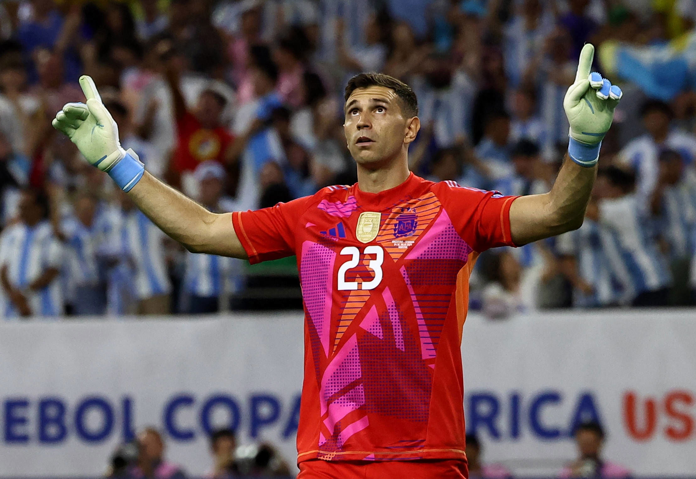 Emiliano Martinez: Đưa Messi dạt sang cánh chính là chìa khóa giúp chúng tôi ngược dòng Emiliano Martinez: Đưa Messi dạt sang cánh chính là chìa khóa giúp chúng tôi ngược dòng