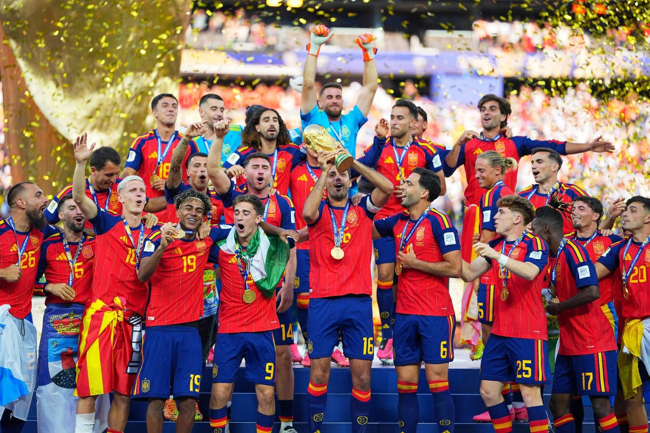 Lần đầu tiên Tổng thống Trump trao cúp! Tây Ban Nha vô địch World Cup 2026, đội trưởng Rodri giành Quả bóng Vàng World Cup! Lần đầu tiên Tổng thống Trump trao cúp! Tây Ban Nha vô địch World Cup 2026, đội trưởng Rodri giành Quả bóng Vàng World Cup!