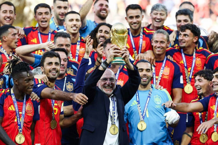 Lần đầu tiên Tổng thống Trump trao cúp! Tây Ban Nha vô địch World Cup 2026, đội trưởng Rodri giành Quả bóng Vàng World Cup! Lần đầu tiên Tổng thống Trump trao cúp! Tây Ban Nha vô địch World Cup 2026, đội trưởng Rodri giành Quả bóng Vàng World Cup!