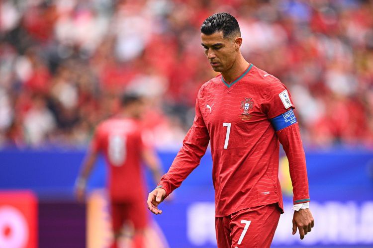Scholes: Ronaldo chỉ nên chơi 15 phút cuối trận. Messi lập hat-trick, Mbappe lập cú đúp, và Ronaldo đang rất tức giận Scholes: Ronaldo chỉ nên chơi 15 phút cuối trận. Messi lập hat-trick, Mbappe lập cú đúp, và Ronaldo đang rất tức giận