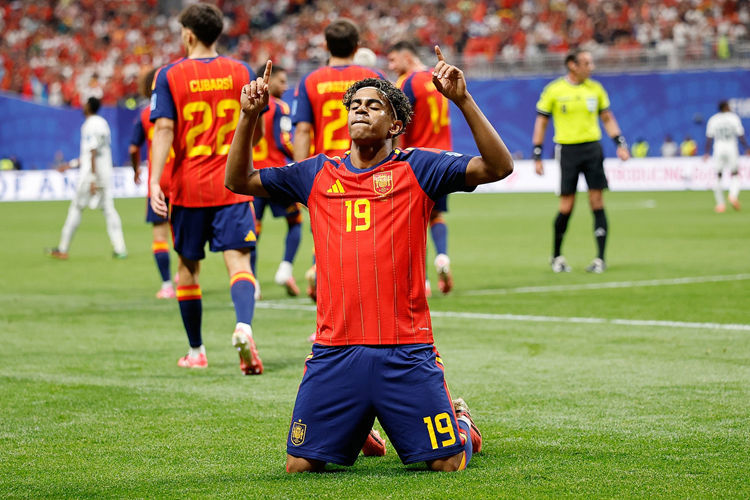 Bùng sáng tại World Cup! Yamal 18 tuổi ghi bàn, phá lưới lần đầu tại ngày hội bóng đá & trở thành cầu thủ ghi bàn trẻ thứ 8 trong lịch sử