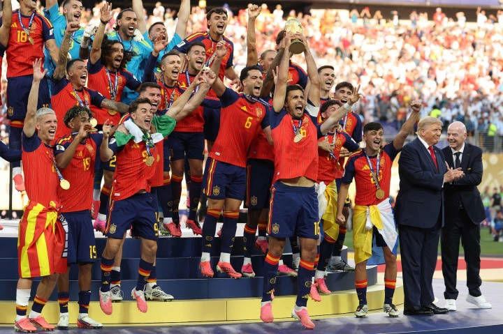 Lần đầu tiên Tổng thống Trump trao cúp! Tây Ban Nha vô địch World Cup 2026, đội trưởng Rodri giành Quả bóng Vàng World Cup! Lần đầu tiên Tổng thống Trump trao cúp! Tây Ban Nha vô địch World Cup 2026, đội trưởng Rodri giành Quả bóng Vàng World Cup!