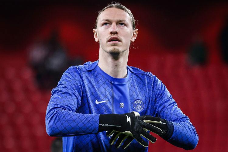 Báo Pháp chỉ trích Safonov, thủ môn PSG đang gây lo ngại Báo Pháp chỉ trích Safonov, thủ môn PSG đang gây lo ngại