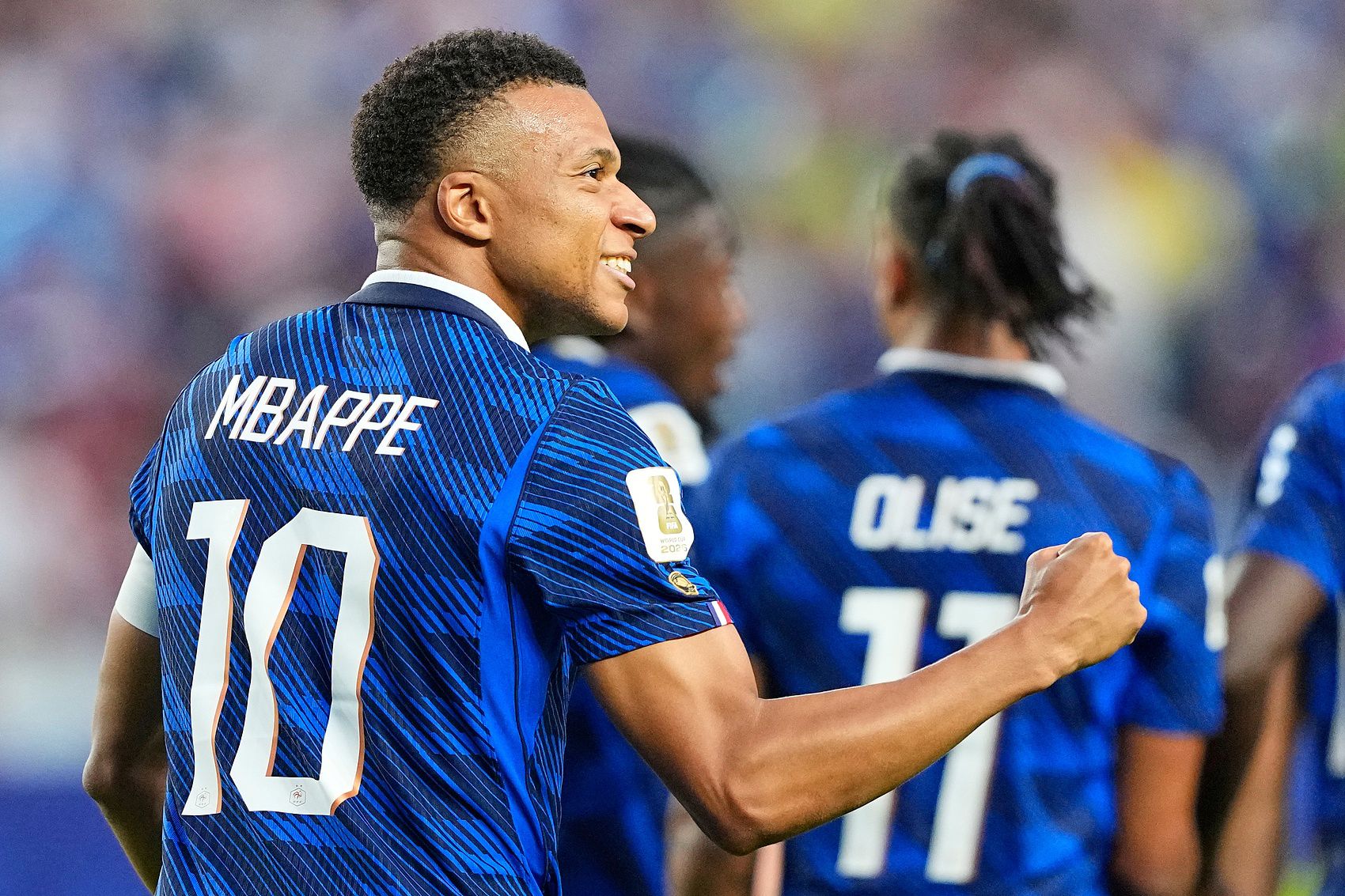 Mbappe đã lột xác và tràn đầy động lực, hy vọng việc cạnh tranh với Messi sẽ không khiến cậu ấy trở nên ích kỷ Mbappe đã lột xác và tràn đầy động lực, hy vọng việc cạnh tranh với Messi sẽ không khiến cậu ấy trở nên ích kỷ