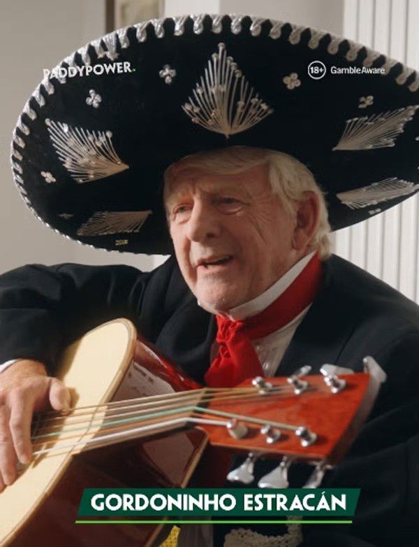 Ba huyền thoại bóng đá Scotland đã tham gia đóng một đoạn quảng cáo ủng hộ Mexico Ba huyền thoại bóng đá Scotland đã tham gia đóng một đoạn quảng cáo ủng hộ Mexico