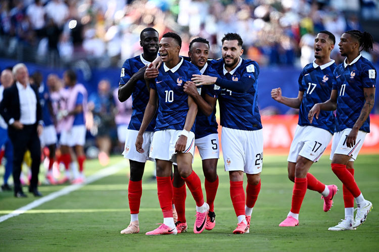Khởi đầu thuận lợi! Pháp 3-1 Senegal, Mbappe lập cú đúp và trở thành vua phá lưới mọi thời đại của tuyển Pháp, Olise kiến tạo Khởi đầu thuận lợi! Pháp 3-1 Senegal, Mbappe lập cú đúp và trở thành vua phá lưới mọi thời đại của tuyển Pháp, Olise kiến tạo