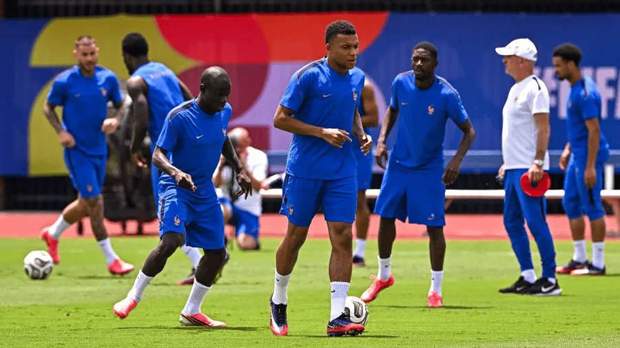 RMC: Mbappe vẫn bị đau mắt cá chân, phải tập riêng trong buổi tập hôm thứ Hai của tuyển Pháp RMC: Mbappe vẫn bị đau mắt cá chân, phải tập riêng trong buổi tập hôm thứ Hai của tuyển Pháp