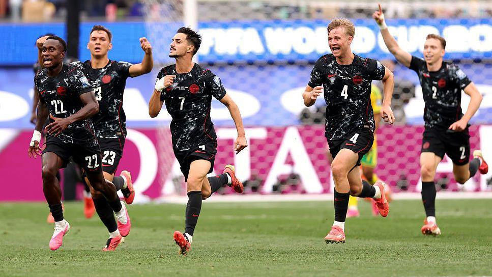 Canada 1-0 Nam Phi | Eustáquio ghi bàn ở phút 90+2, Canada lần đầu tiên trong lịch sử vào vòng 1/8 World Cup Canada 1-0 Nam Phi | Eustáquio ghi bàn ở phút 90+2, Canada lần đầu tiên trong lịch sử vào vòng 1/8 World Cup