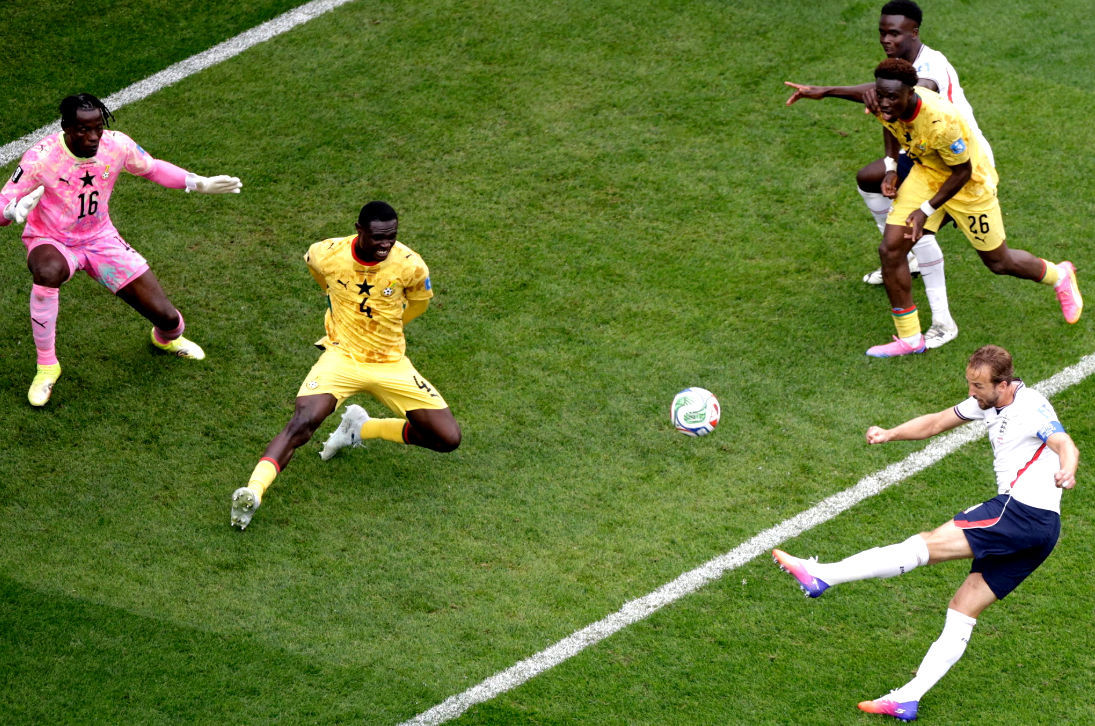 Bế tắc! Anh 0-0 Ghana, Kane sút trượt khung thành trống, Anh dứt điểm 19 lần - 4 trúng đích, Ghana 2 lần - 1 trúng đích Bế tắc! Anh 0-0 Ghana, Kane sút trượt khung thành trống, Anh dứt điểm 19 lần - 4 trúng đích, Ghana 2 lần - 1 trúng đích