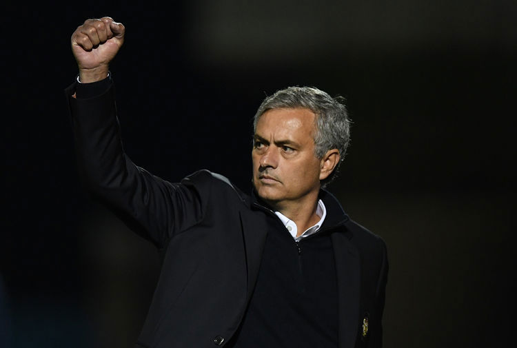 Marca: Mourinho cho rằng Real Madrid không cần siêu sao, chỉ cần cầu thủ giúp đội cân bằng Marca: Mourinho cho rằng Real Madrid không cần siêu sao, chỉ cần cầu thủ giúp đội cân bằng