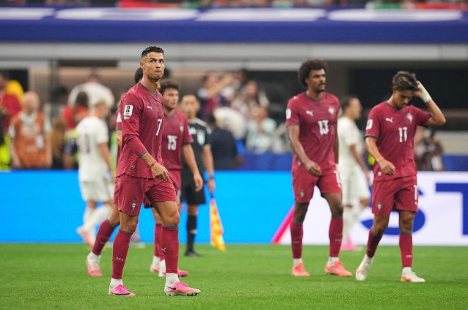 Dừng bước ở vòng 1/8! Bồ Đào Nha bị Tây Ban Nha loại, 4 trong 5 kỳ World Cup gần nhất không vào tứ kết Dừng bước ở vòng 1/8! Bồ Đào Nha bị Tây Ban Nha loại, 4 trong 5 kỳ World Cup gần nhất không vào tứ kết
