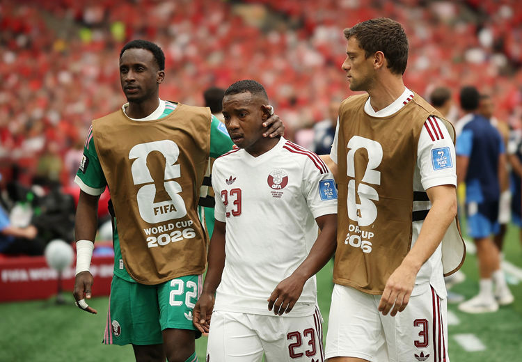 Án phạt nặng! Tiền vệ Qatar Madibo bị FIFA treo giò 5 trận vì pha phạm lỗi khiến Koné gãy chân
