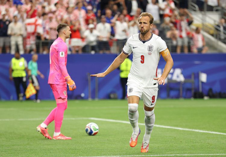Kane ghi bàn trong kỳ World Cup thứ ba liên tiếp! Anh lập kỷ lục bàn thắng thứ 9 trong sự nghiệp tại World Cup, vượt qua Ronaldo và chỉ còn kém Lineker một bàn