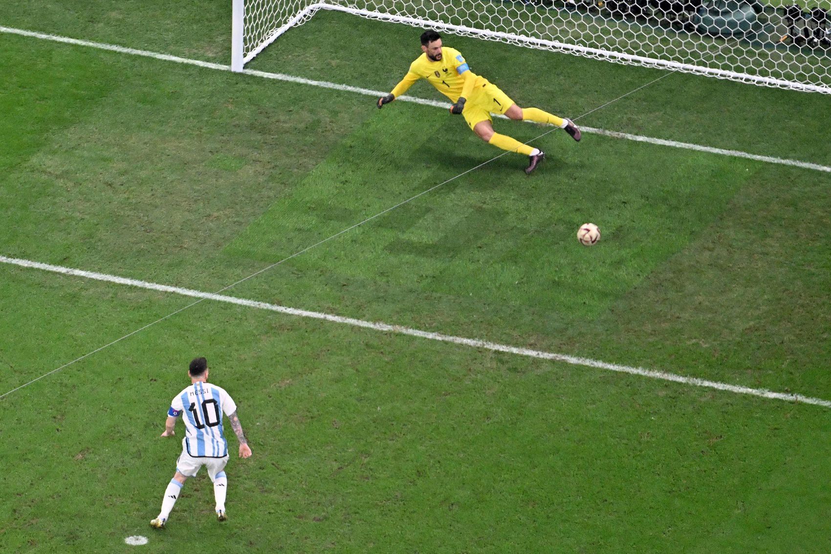 Việc tung đồng xu để phân định thắng thua trong loạt sút luân lưu tại World Cup có thể được thay đổi thành chỉ tung một đồng xu duy nhất, được xem là công bằng hơn