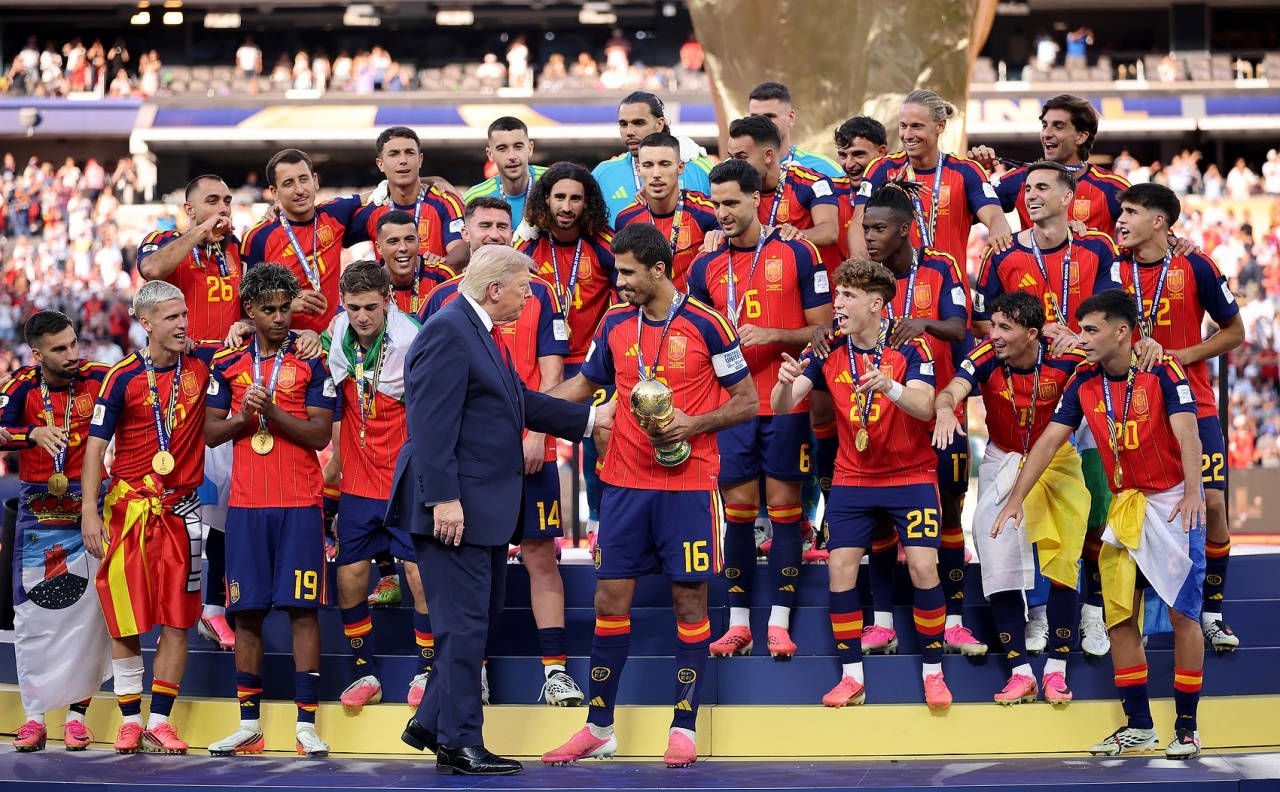 Lần đầu tiên Tổng thống Trump trao cúp! Tây Ban Nha vô địch World Cup 2026, đội trưởng Rodri giành Quả bóng Vàng World Cup! Lần đầu tiên Tổng thống Trump trao cúp! Tây Ban Nha vô địch World Cup 2026, đội trưởng Rodri giành Quả bóng Vàng World Cup!