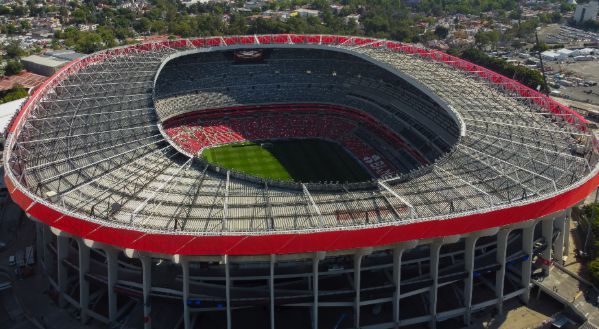 Người biểu tình Mexico phong tỏa lối vào chính của sân vận động tổ chức trận khai mạc World Cup