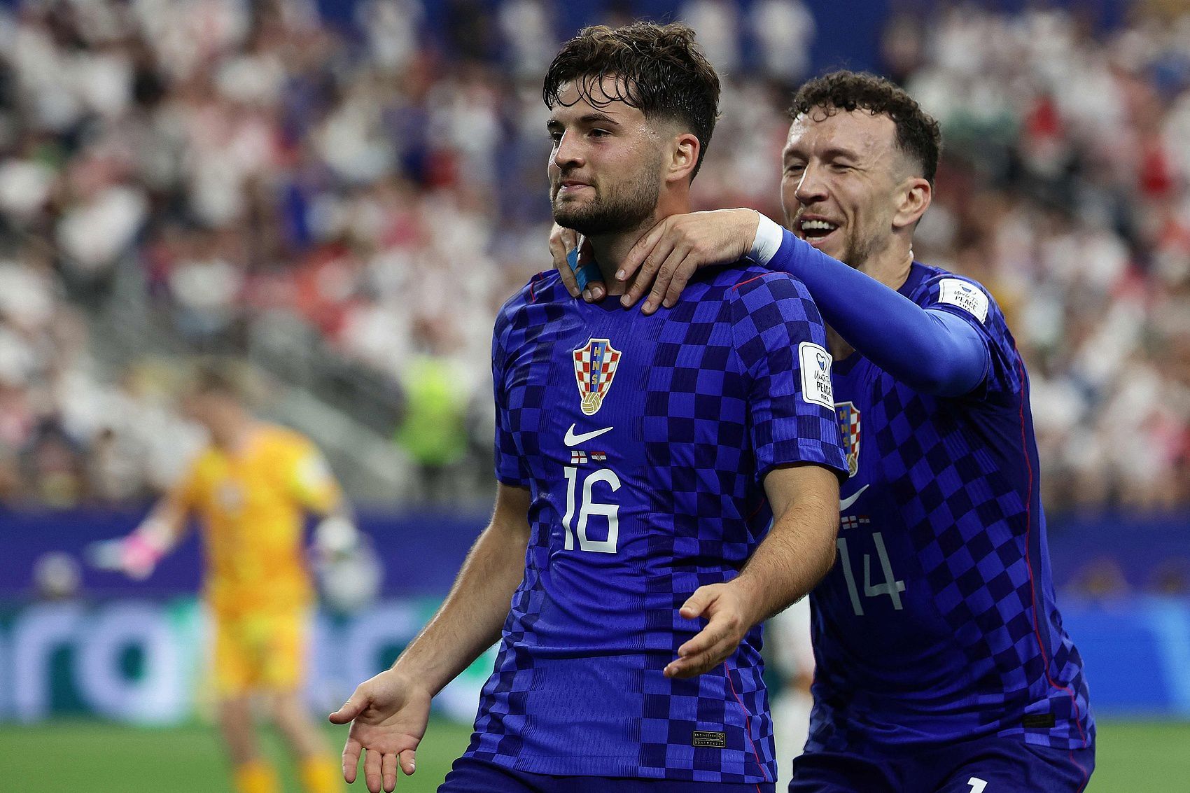 Battulina, 23 tuổi, đã thực hiện thành công hơn 5 pha rê bóng tại World Cup, trở thành cầu thủ thứ tư trong thế kỷ mới làm được điều này