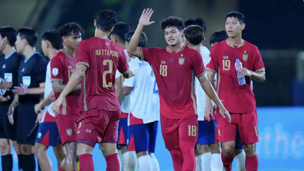 Cựu tuyển thủ Thái Lan chê "Voi chiến" dù thắng đậm Lào Cựu tuyển thủ Thái Lan chê
