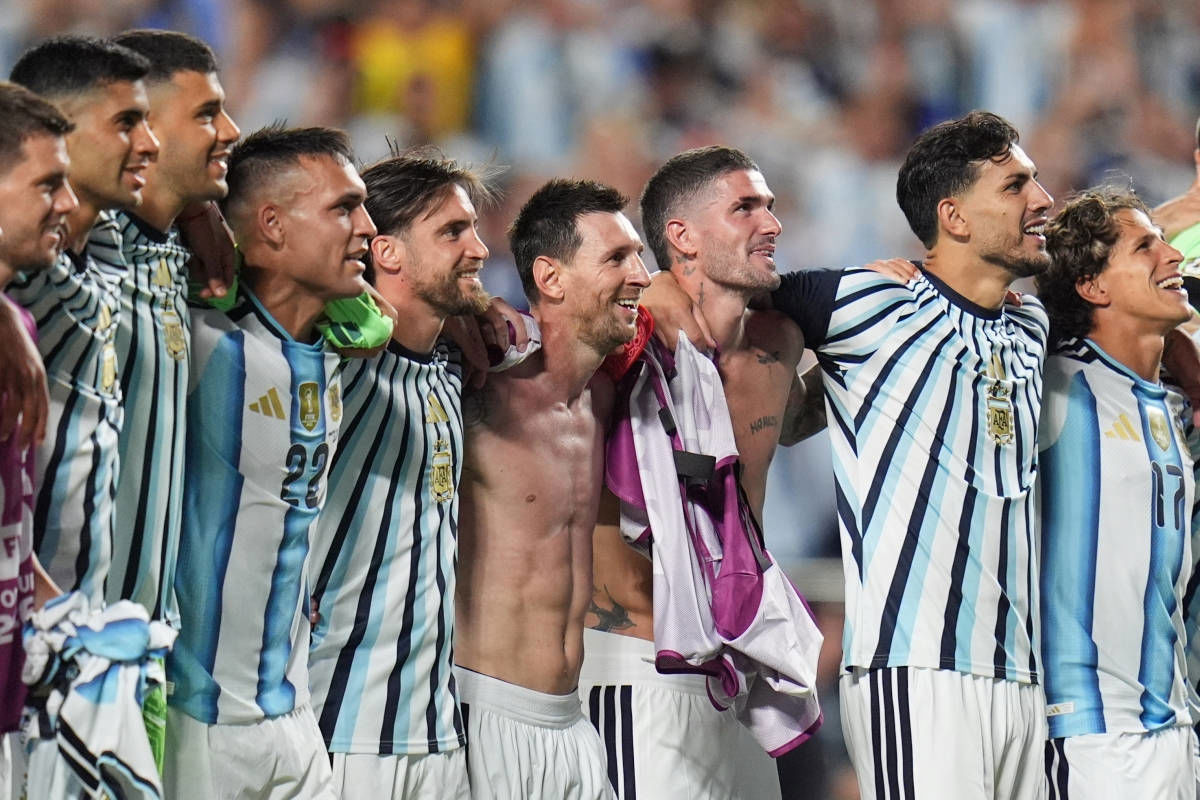 Argentina 3-1 Thụy Sĩ | Embolo nhận thẻ vàng thứ 2 vì ăn vạ, nhà ĐKVĐ chật vật vào bán kết Argentina 3-1 Thụy Sĩ | Embolo nhận thẻ vàng thứ 2 vì ăn vạ, nhà ĐKVĐ chật vật vào bán kết