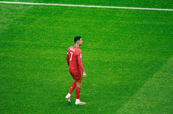 Cristiano Ronaldo, 41 tuổi, ra sân đá chính trận thứ ba liên tiếp! Anh không ghi bàn trong trận đầu tiên nhưng đã lập cú đúp trong trận thứ hai